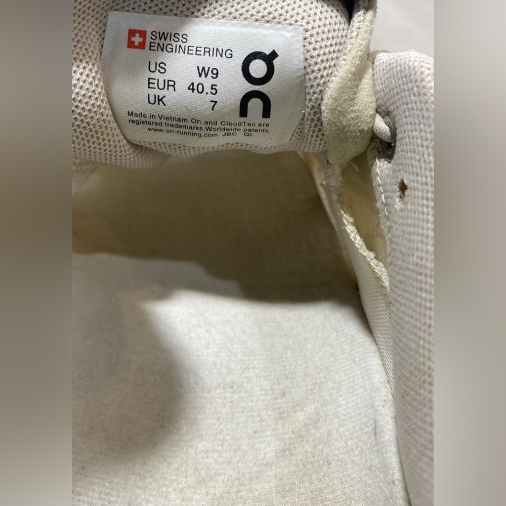 🌫️US 9- On Cloud 5 Women's “Triple White" Athleisure/ Training Sneakers 59.98376 - Picture 6 of 14